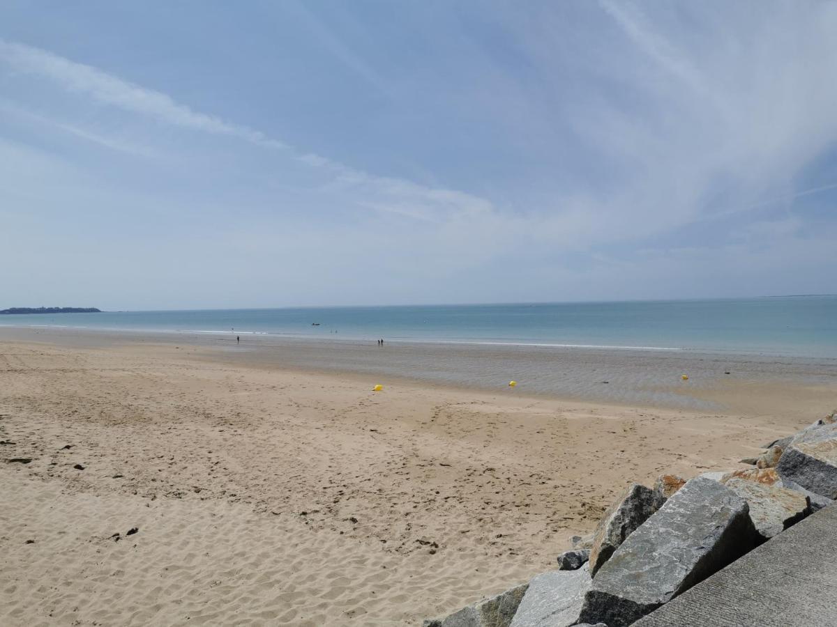 Vila Escapade Saint-Martin de Brehal Exteriér fotografie